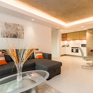 Apartment Royal Style - 5 Mins Walk To Excel, London